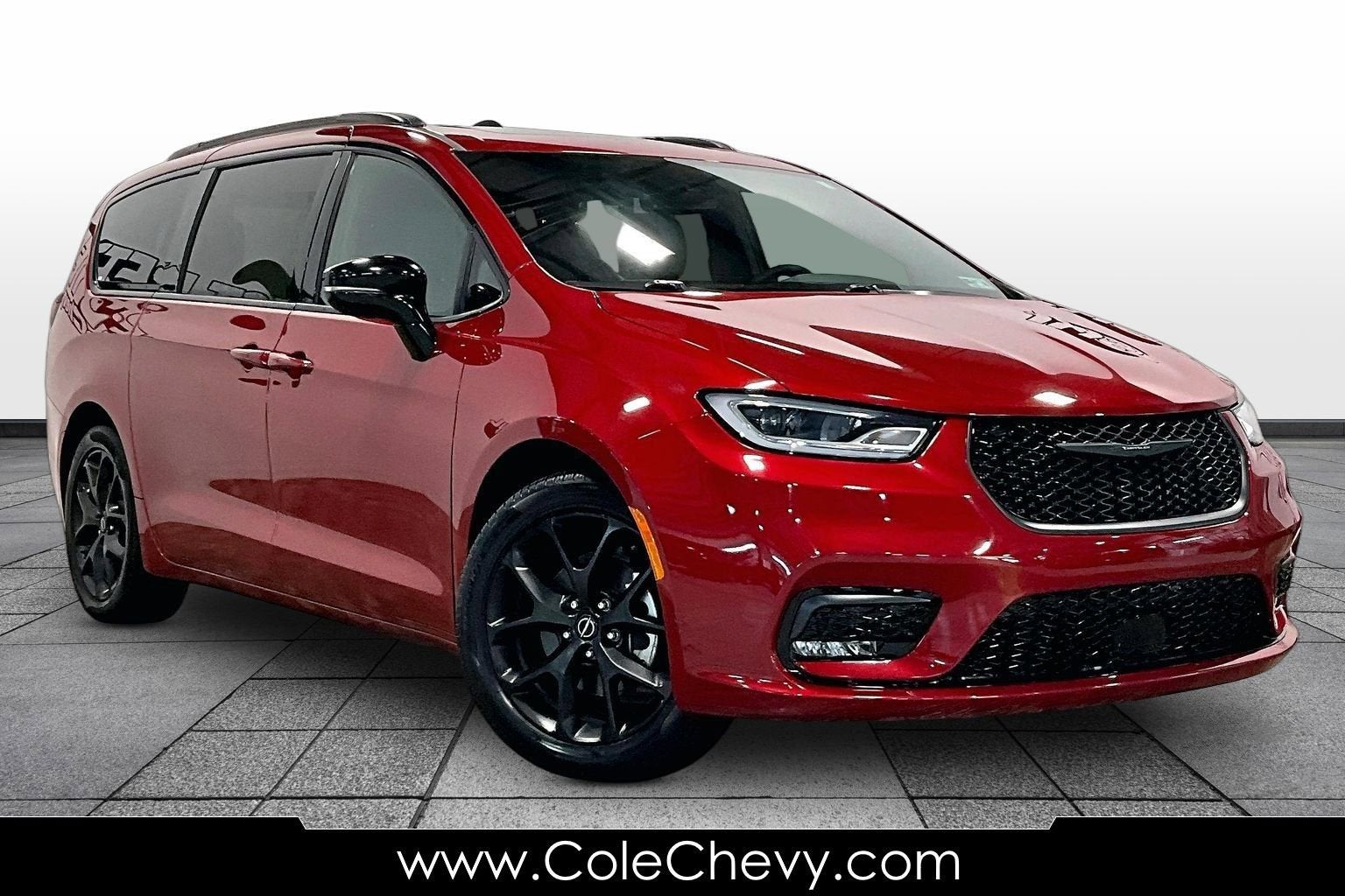 2025 Chrysler Pacifica Limited in Other — front three-quarter view